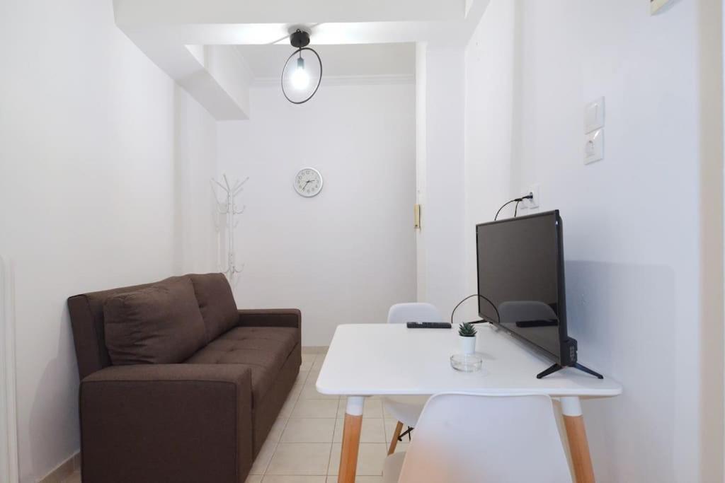 Minimal Apartment At The Foot Of The Odeon Of ... เอเธนส์ ภายนอก รูปภาพ